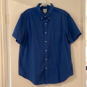 J. Crew blue seersucker short sleeve button up shirt - Men’s size L